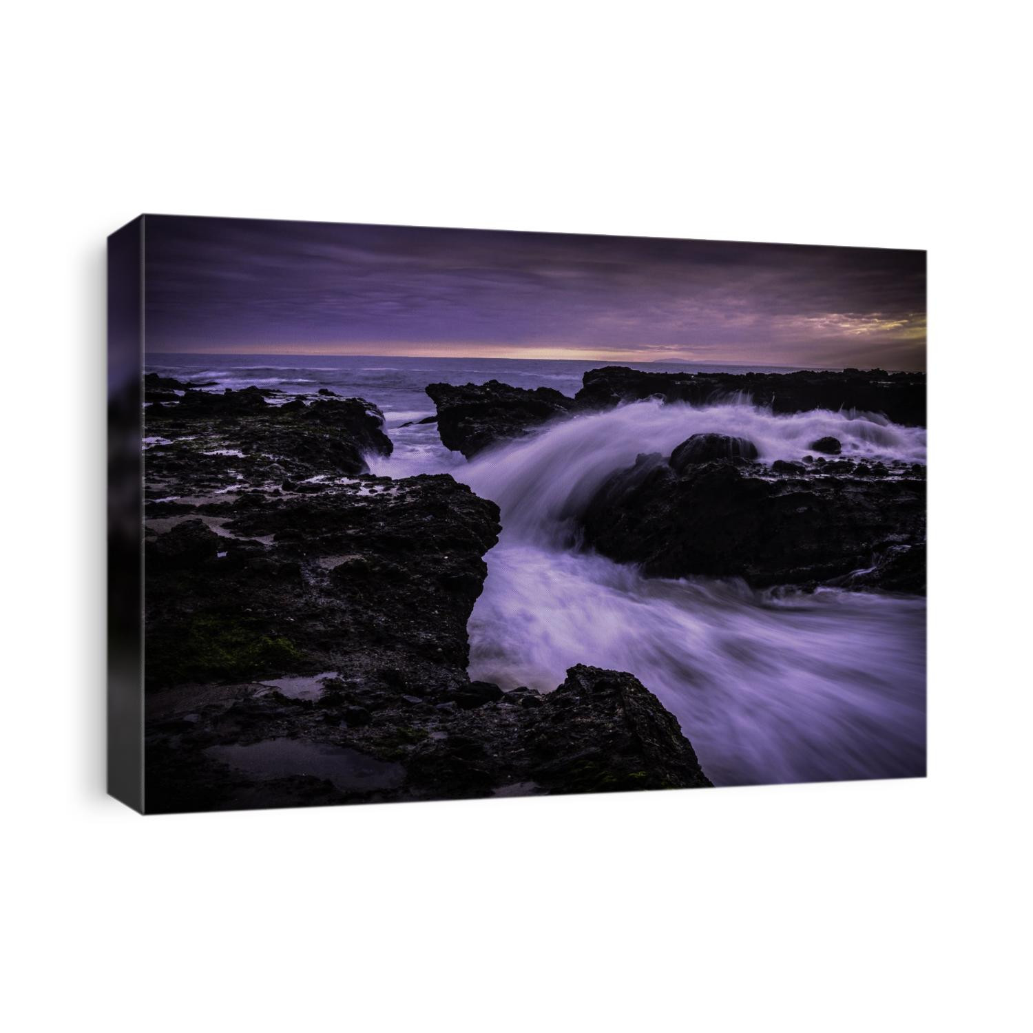 Long Exposure of the pacific ocean at high tide