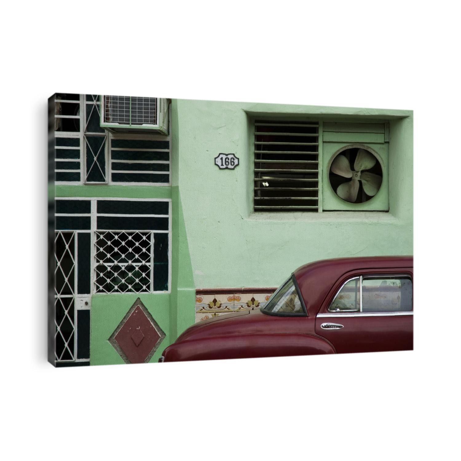 Facade and oldtimer in Old Havana