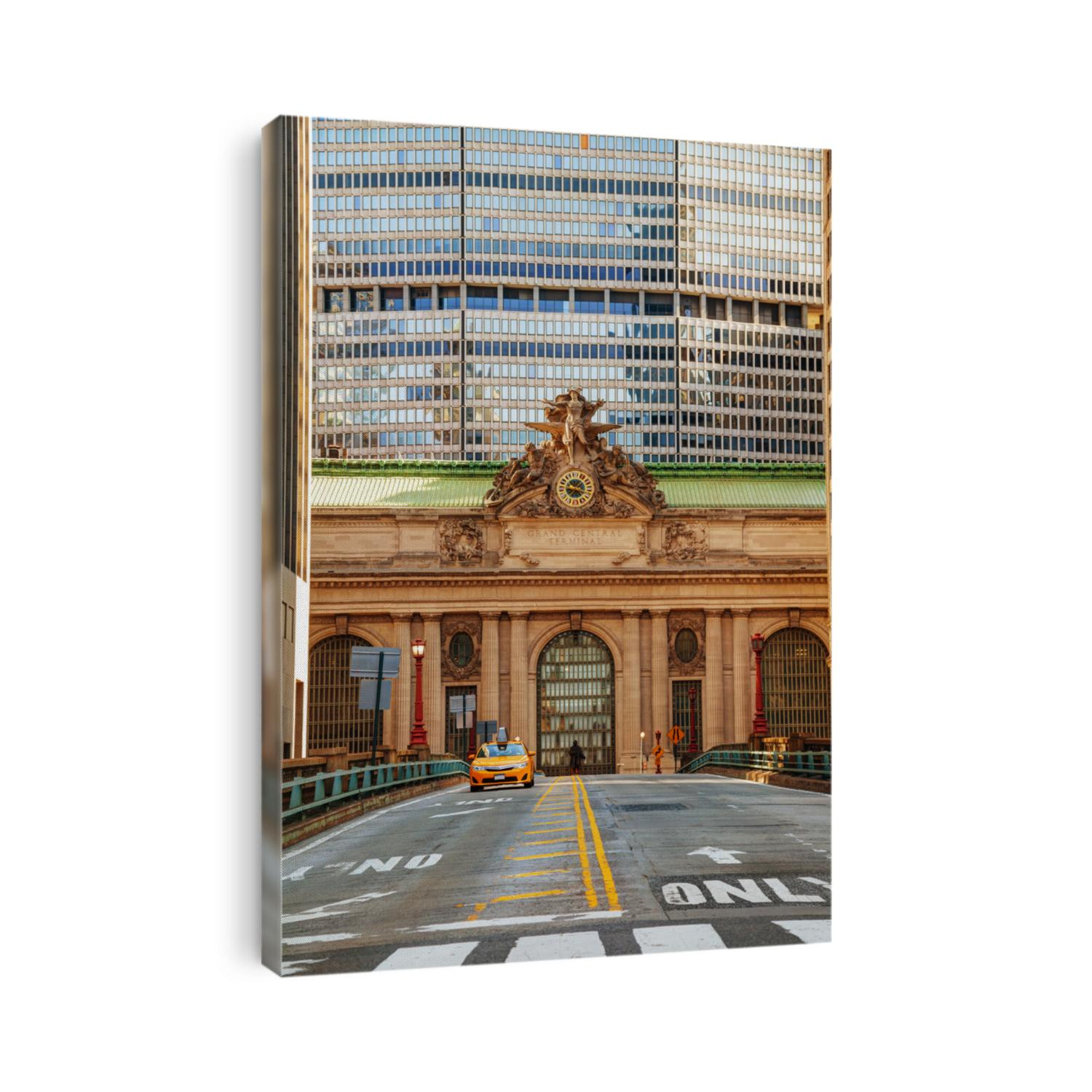 Grand Central Terminal viaduc and old entrance in New York