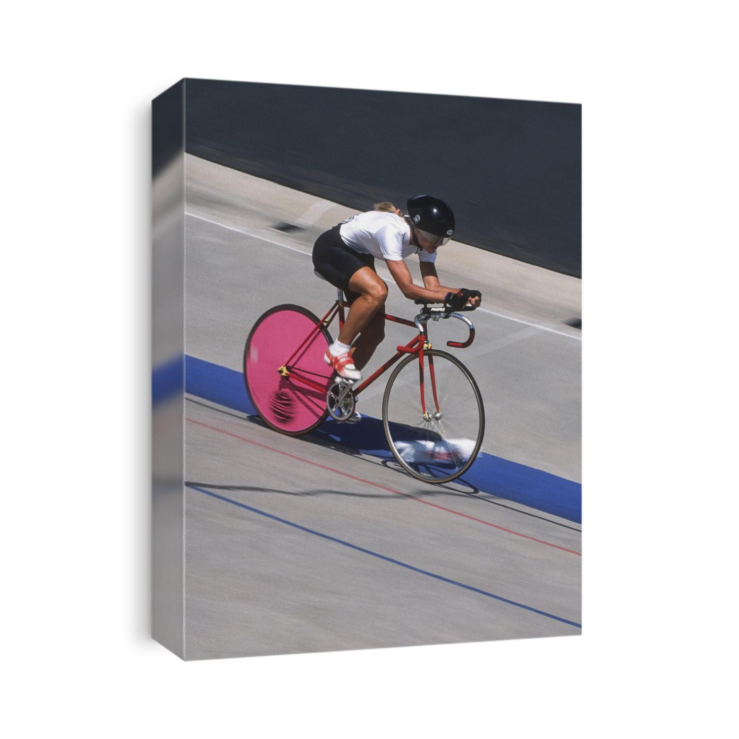 Woman cyclist competing on the veledrome.