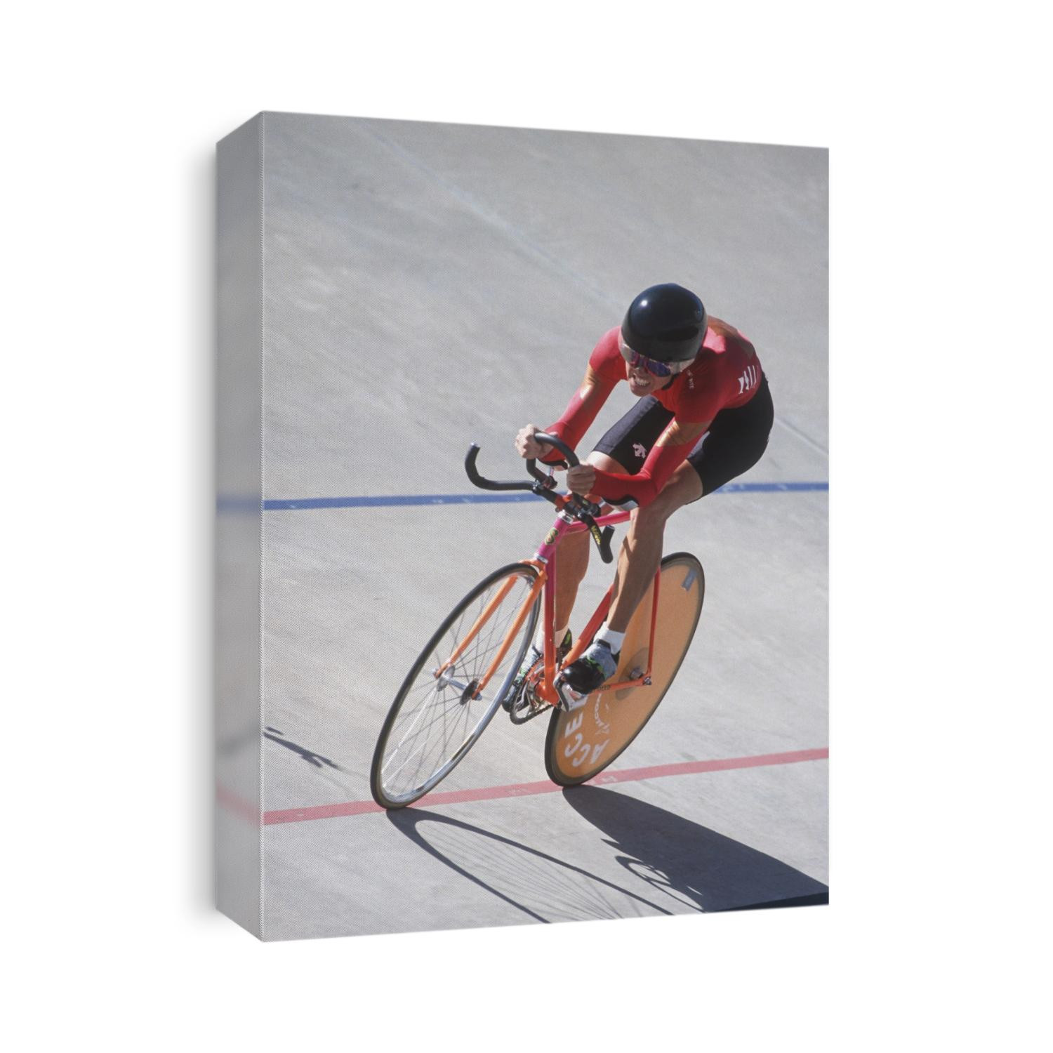 Woman cyclist competing on the veledrome.