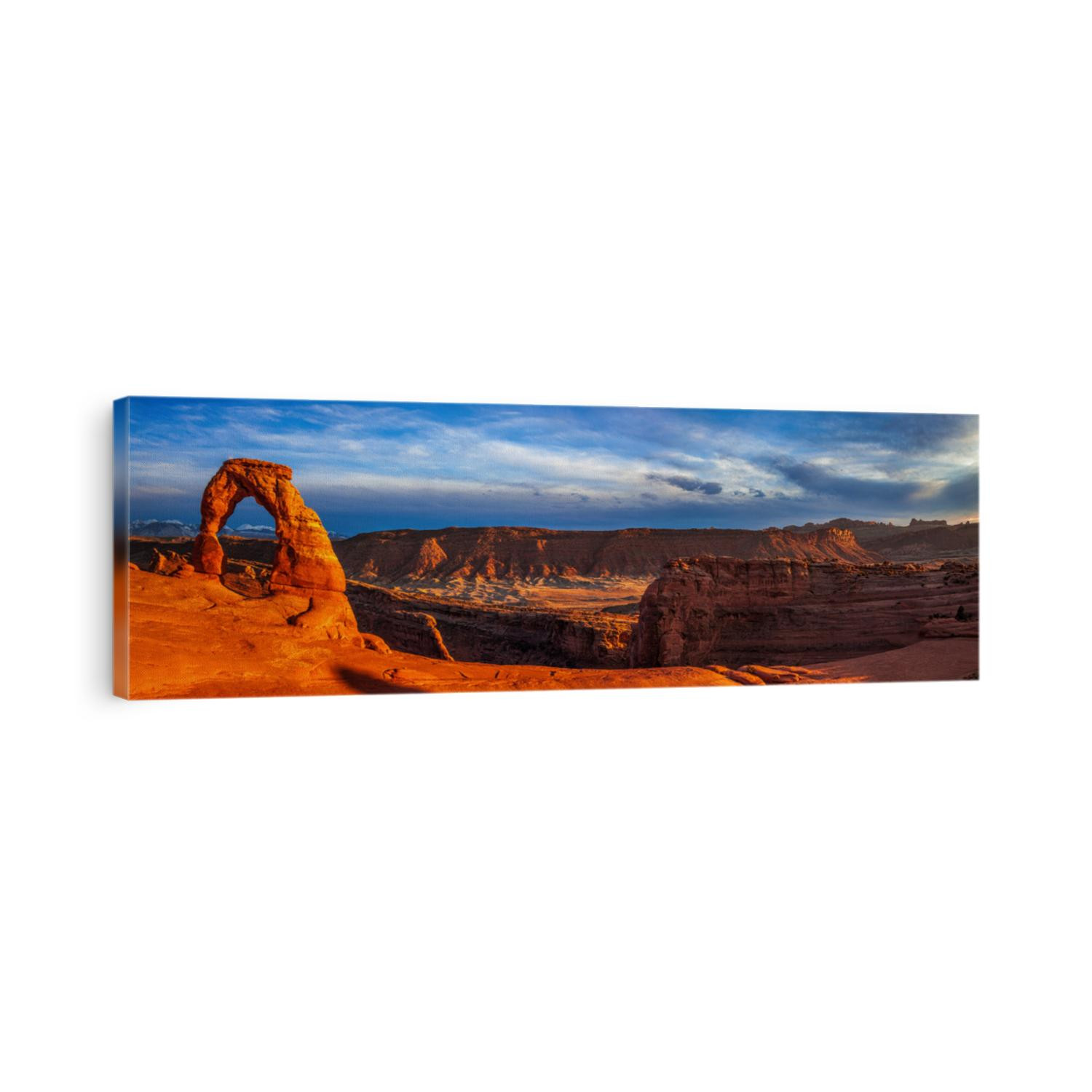 Panorama of Utah's landmark Delicate Arch at dusk